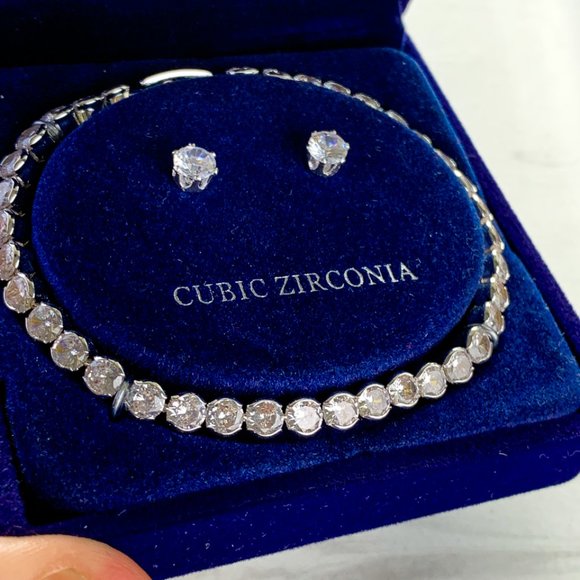 Cubic Zirconia bracelet and earing set - Picture 1 of 6